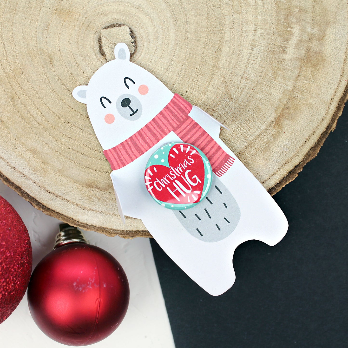 Christmas Hug badge with a polar bear