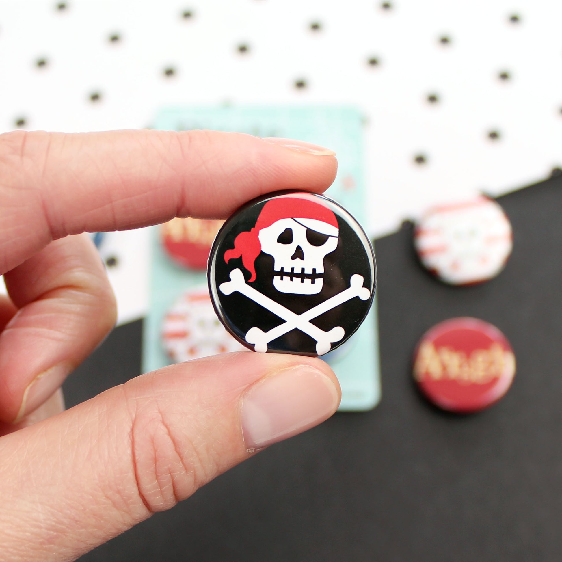 A ‘Jolly Roger’ skull and cross bone on a black background